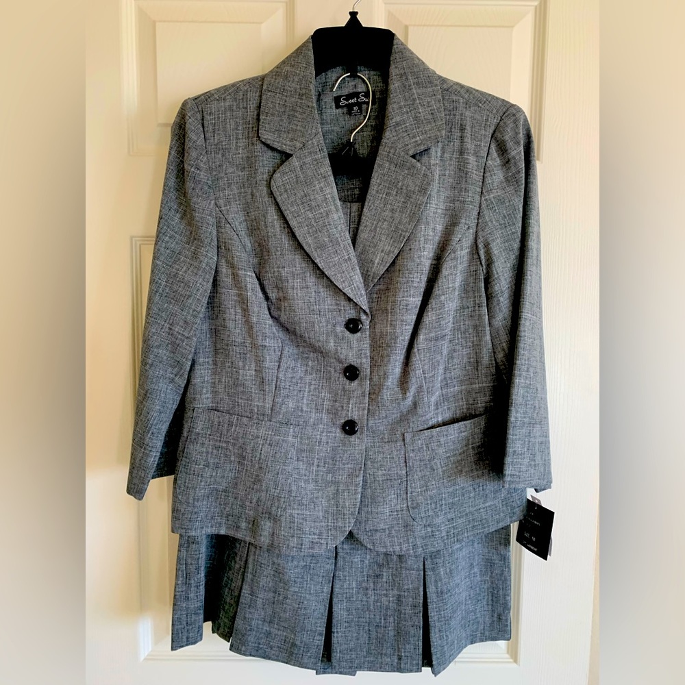 Sweet Suit black and white skirt set. Size 10.